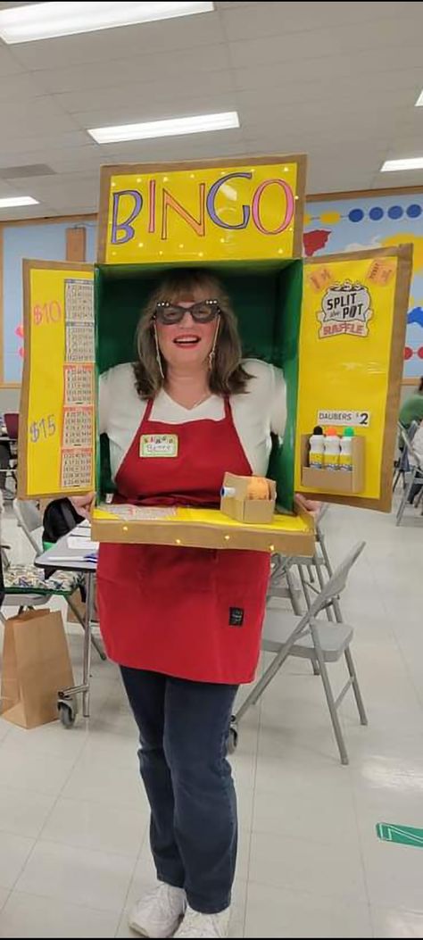 Homemade Halloween Costume. Bingo Booth Betty has it all... bingo cards, daubers, tickets.....and a Smile!! Bingo Costume Ideas, Bingo Halloween Costumes, Bingo Outfit, Bingo Costume, Bingo Machine, Bingo Caller, Card Costume, Bingo Party, Themed Halloween Costumes