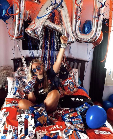 College Decision Day Photoshoot, Decision Day College Pictures, Commitment Photos College, College Bed Acceptance, Acceptance Manifestation, Auburn University Aesthetic, College Acceptance Bed Party, College Prints, College Announcements