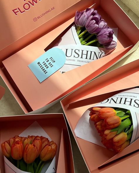 Flowers Packaging Design, Flower Box Packaging, Creative Flower Packaging, Flower Boxes Gift, Box Flowers Gift Ideas, Flower Box Gift Packaging, Flower Gift Box Ideas, Flower Packaging Design, Flower Bouquet Packaging Ideas