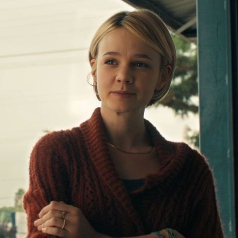 Carey Mulligan as Irene Gabriel #drive #carreymulligan #carreymulliganicon #irenegabriel #irenegabrielicon #movie #film Carrey Mulligan, Female Photo, Carey Mulligan, I Drive, Hidden Pictures, Photos Of Women, Photo Reference, Movie Scenes, Her Hair