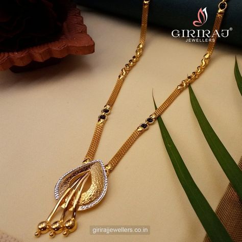 Couple Name Chain Gold Design, Gold Short Chain Designs, Mini Ganthan Design Gold, Mini Mangalsutra Designs Gold, Ganthan Design, Mini Mangalsutra, Mangalsutra Designs Gold, Pearl Bangles Gold, 22k Gold Chain