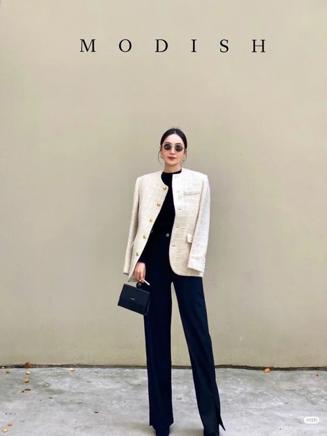 White Blazer Outfit Work Business, Korean Blazer Outfit Women, Korean Business Fashion, Tweed Blazer Outfit, Korean Blazer, Smart Casual Women Outfits, Stylish Outfits Casual, Simple Casual Outfits, Smart Casual Women