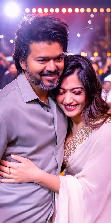 Famous Indian Actors, Vijay Thalapathy, Side Photo, Cute Celebrity Couples, Vijay Actor, Olive Shirt, Thalapathy Vijay, Bollywood Couples, Couple Picture Poses