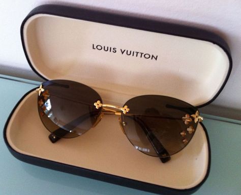 LV Lv Sunglasses, Louis Vuitton Glasses, Louis Vuitton Sunglasses, Cute Sunglasses, نظارات شمسية, Fashion Eye Glasses, Fashion Tote Bag, Stylish Glasses, Louis Vuitton Damier Azur