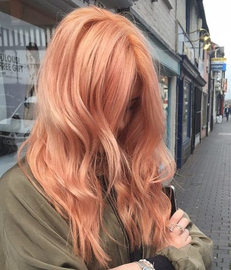 Rose Gold Hair Is The Latest Hair Color Trend  - 12 Pink Hair Shades Peach Hair Dye, Blorange Hair, Peach Hair Colors, Cheveux Oranges, Gold Hair Colors, Hair Color Rose Gold, Latest Hair Color, Peach Hair, Hot Hair Colors