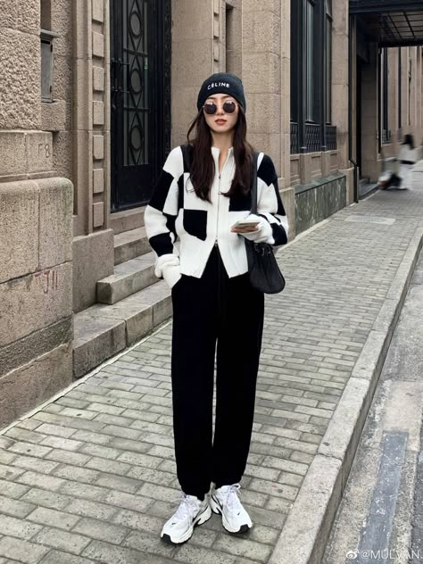 Streetwear Fashion Women Asian, South Korean Fashion Street Styles, Casual Korean Outfits Street Style, Korean Street Style Women, Taiwan Street Fashion, Taiwan Outfit, Korean Street Wear, Look Office, Korean Outfit Street Styles