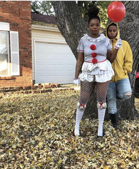 Pennywise the clown, Georgie, Halloween Pennywise Halloween Costume Diy, Pennywise Costume Female, Georgie Costume, Pennywise Halloween Costume, Pennywise Costume, Pennywise Halloween, Pennywise The Clown, Halloween House Party, Halloween Costume Outfits