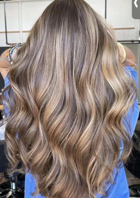 Carmel And Blonde Balayage On Brown Hair, Carmel Balayage Long Hair, Light Brown Balayage Caramel, Brunette Carmel Highlight, Brunette Caramel Highlights, Brunette Hair With Caramel Highlights, Brunette With Caramel, Carmel Highlights On Brown Hair Wavy, Caramel Balayage Brunette