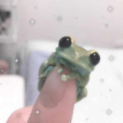 cute animal, cute frog, cute pfp, cute icon psd Cute Pfp Frog, Frog Profile Picture Aesthetic, Cottagecore Profile Pic, Haerin Frog Icon, Frog Pfp Cute, Whatsapp Pfp Ideas, Frog Icon Aesthetic, Frog Aesthetic Pfp, Aesthetic Frog Pfp