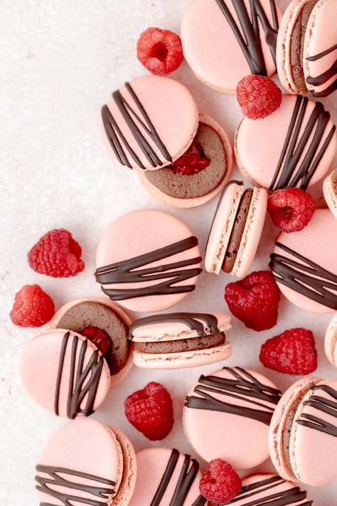 Chocolate Raspberry Macarons, Chambord Recipes, Trending Snacks, Tart Raspberry, Raspberry Macaroons, Raspberry Macarons, Raspberry Compote, Macaron Recipes, Kue Macaroon