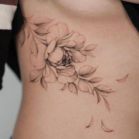 Typewriter Tattoo, Flower Neck Tattoo, Realistic Flower Tattoo, Peony Flower Tattoos, Mastectomy Tattoo, Flower Tattoo Drawings, Hand And Finger Tattoos, Feather Tattoo Design, Taurus Tattoos