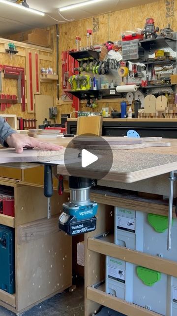 Woodpeckers on Instagram: "The StabilMaxRT Router table is available with or without folding legs. The underside of the table has track clamp slots, allowing you to clamp the router table to the edge of your workbench. Even better, get creative and create an offset shelf that sits 1” below your workbench, and you can mount the StabilMaxRT completely flush! With this setup, you’ve essentially created an extension to your workbench that can be easily installed or removed when not in use.   If you’d like to learn more about the StabilMaxRT or take advantage of the introductory pricing, visit our website at woodpeck.com or click the link in bio.   Tools Used: 1️⃣ StabilMaxRT Router Table System SKU: SMRT  2️⃣ StabilMaxRT Router Table - Table Top ONLY SKU: SMRT-TO  3️⃣ StabilMaxRT Router Table How To Use A Router Table For Beginners, Bench Top Router Table Diy, Table Saw Router Table Combo, T Track Workbench Ideas, Bosch Router Table, Diy Router Table Plans, Woodpecker Tools, Best Router Table, Making A Router Table