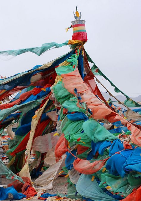 Tibetan People, Tibet Travel, Tibetan Prayer Flag, Tibetan Art, Prayer Flags, Lhasa, Tibetan Buddhism, Tibetan Buddhist, Dalai Lama