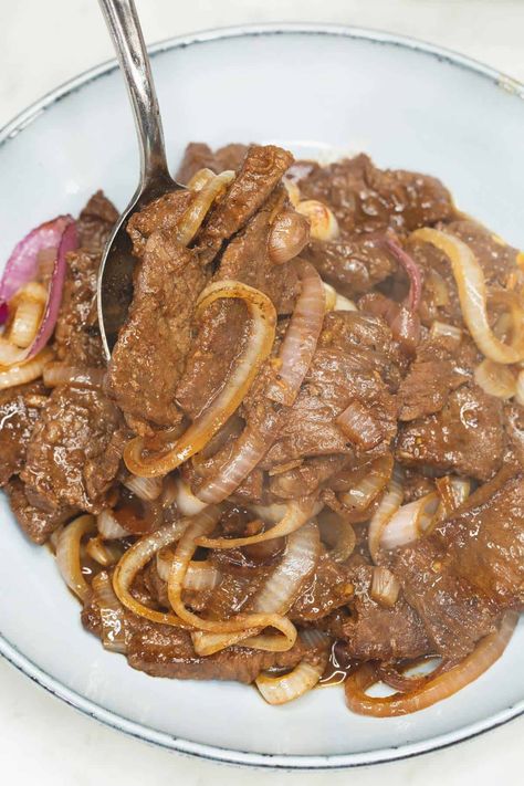 Beef Steak Tagalog, Bistec Filipino, Bistek Recipe Filipino Dishes, Filipino Bistek Recipe, Beef Steak Filipino, Filipino Steak, Bistek Tagalog Recipe, Filipino Bistek, Filipino Ulam