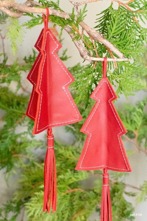 Leather Christmas Tree Ornaments, Faux Leather Christmas Ornaments, Faux Leather Ornaments, Leather Ornaments Diy, Christmas Leather Crafts, Leather Christmas Ornaments Diy, Leather Ornaments Christmas, Leather Christmas Decorations, Cricut Christmas Decorations