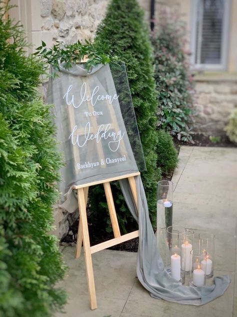 elegant lucite and acrylic wedding welcome sign with grey drapery Unique Wedding Signs, Wedding Sign Decor, Wedding Welcome Board, Signing Table Wedding, Wedding Entrance, Acrylic Wedding, Wedding Welcome Sign, Welcome To Our Wedding, Seating Chart Wedding