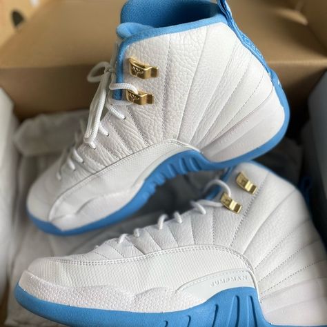 Jordan 12 Retro GG 7.5Y  University blue, white, metallic gold comes w/ OG BOX White And Blue Jordans, Blue Jordan 12, Fye Shoes, Blue Sweet 16, Jordan 12s, Nle Choppa, Pretty Sneakers, Jordan Retro 12, Box Sticker