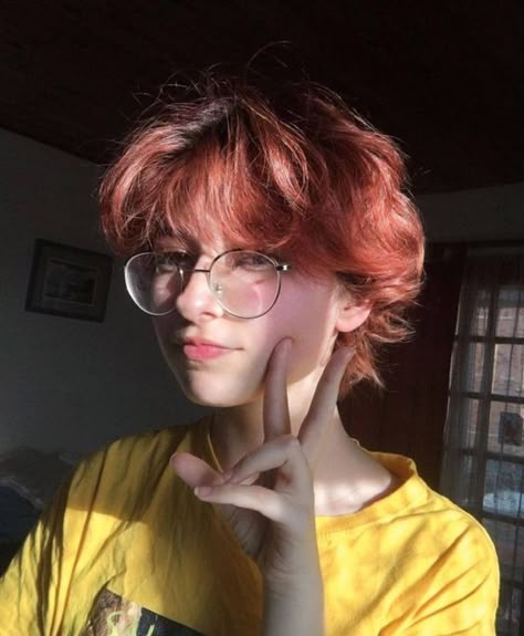 Non Binary Hair, Non Binary Haircuts, Layered Pixie Cut, Androgynous Hair, Short Grunge Hair, Hair Inspiration Short, Shot Hair Styles, Fluffy Hair, Dye My Hair