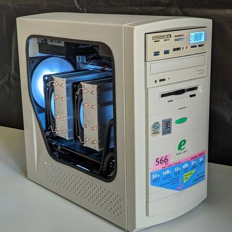 Vintage Pc Build, Pc Builds Gaming Custom Computers, Pc Case Mod Custom Pc, Sleeper Pc Build, Pc Design Ideas, Cool Pc Case, Retro Pc Setup, Pc Builds Gaming, Pc Build Ideas