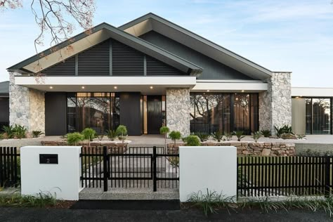 TAH Project Feature — Introducing ‘The Mossman’ by @scottsalisburyhomes. A build that exceeds all expectations. Discover the Scott… | Instagram House Facades Australia, Modern Entrance Door, Bungalow Style House Plans, Contemporary House Exterior, House Redesign, Modern House Facades, Modern Farmhouse Exterior, Street House, Casa Exterior