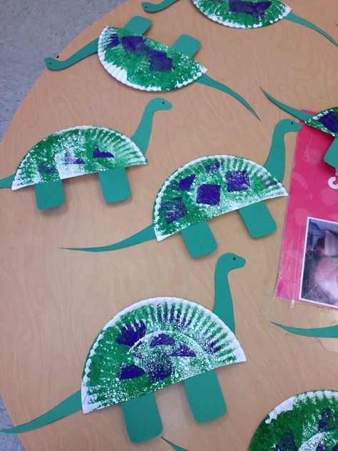 http://www.pinterest.com/fiddling4god/preschool-activites/  Preschool Craft Dinosaurs Dinosaur Lesson Plan, Craft Ideas For Preschoolers, Dinosaur Crafts Preschool, Ideas For Preschoolers, Art And Craft Ideas, Pinterest Crafts, Dinosaur Crafts, Birthday Crafts, Paper Plate Crafts