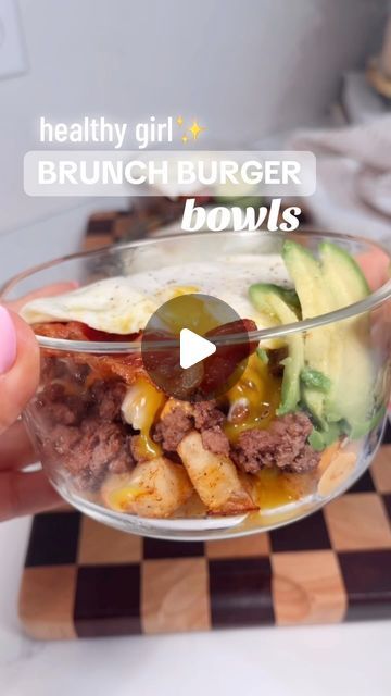 MaKayla Kim Thomas on Instagram: "good morning 🙂 just an easy, high protein, breakfast bowl for my healthy queens (and kings 🤪)   I actually love these for lunch too—hence, BRUNCH bowls. Fix these up to fit your needs 🫶🏼   Breakfast burger bowls are from my Balanced Bites cookbook ❤️‍🔥   If you don’t know what to do or where to start—get all my recipes in ONE spot and let’s crush our goals 🫶🏼 digital cookbooks + follow along fitness plans available at makaylathomas . com   #healthybreakfast #breakfastmealprep #mealprep #breakfastideas #mealideas #healthymeals #highprotein #breakfastbowls" Easy High Protein Breakfast, Work Snacks, Makayla Thomas, Burger Bowls, Brunch Burger, Fat Food, Cycle Syncing, Fitness Plans, Breakfast Burger