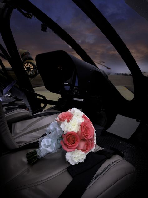 Bouquet of roses sitting in a Sundance Helicopters EC130 T2 aircraft in Las Vegas. Surprising the future fiancée. Helicopter Date Night, Helicopter Date, Helicopter Proposal, Surprise Date, Ideal Partner, Bouquet Of Roses, Proposal Ideas, Couple Shoot, Rose Bouquet