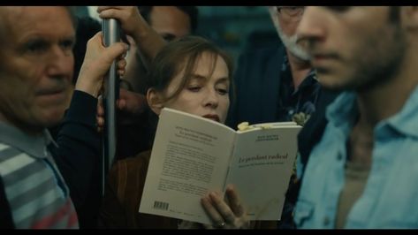 Isabelle Huppert, Dark Love, Woman Reading, Girl Reading, Cinematic Photography, Film Stills, Just Girl Things, Motion Picture, Reading Writing