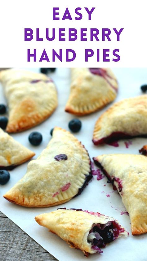 Mini Pays, Fruit Hand Pies, Blueberry Hand Pies, Homemade Blueberry Pie, Hand Pie Recipes, Fried Pies, Hand Pie, Easy Blueberry, Easy Pie