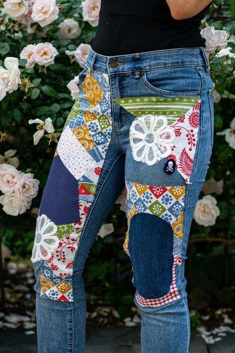 Upcycle your jeans by adding cute patches is quick and easy! #patchworkjeans #upcyclejeans #womensfashion #thrifting #denimideas #jeanideas #diyfashion #jeansdiy #patches #fixingjeans Adding Patches To Jeans, Patchwork Jeans Diy, Diy Patchwork Jeans, Denim Patches Diy, Patchwork Jeans Outfit, Knotted Headband Tutorial, Patched Jeans Diy, How To Patch Jeans, Denim Patchwork Jeans