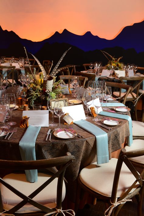 Western decor and theme set against a mountain sunset at the Denver Art Museum. Beautiful! Western Table Decorations, Country Western Parties, Auction Themes, Country Western Decor, Gala Decorations, Cowboy Theme Party, Gala Themes, Gala Ideas, Fundraising Gala