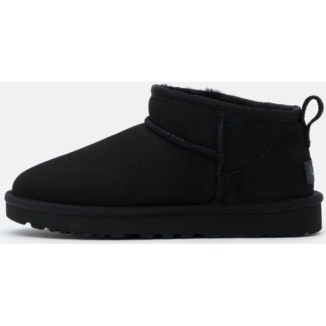 Tailles dispos: 37,38,41. Slip ons UGG  CLASSIC ULTRA MINI UGSCLUMBK11161 09W  Noir Disponible en taille femme. Slip On Femme noir Ugg UGG . Ugg Ugg, Ugg Classic Ultra Mini, Ugg Classic, Black Sneaker, Slip Ons, Chukka Boots, All Black Sneakers, All Black, Slip On