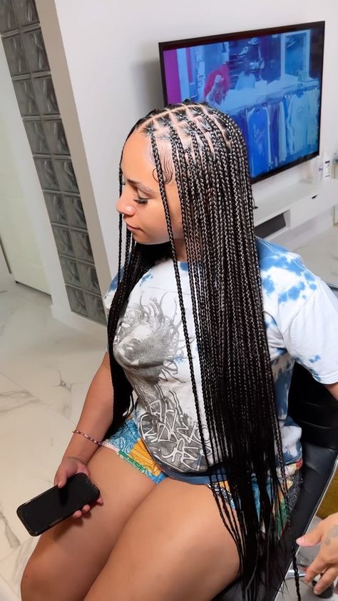 Medium Waste Length Knotless Braids, Small Knotless With Design, Waist Length Small Knotless Braids, Box Braids Knotless Medium, Knotless Individual Braids, Small To Medium Knotless Braids, Smeduim Knotless Braids, Small Extended Knotless Braids, Small Buttlength Knotless Braids