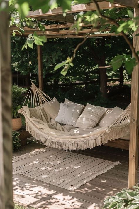 Bali Backyard Ideas, Pergola With Hammock, Backyard Hammock Ideas, Living Room Hammock, Hammock Ideas, Relax Room, Dreamy Backyard, Backyard Hammock, Dreamy Garden