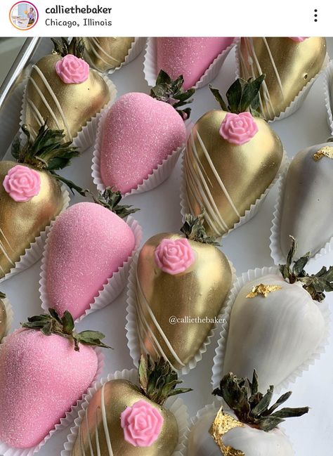 Pink Party Snacks, Dipped Strawberries Recipe, Dipped Berries, Chocolate Covered Strawberry Cake, Strawberry Crunch Cake, Chocolate Covered Desserts, Strawberry Treats, Chocolate Covered Strawberry Recipe, Hot Chocolate Gifts