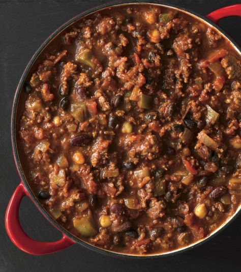 12 Favorite New England Comfort Food Recipes - New England Today Blueberry Oatmeal Crisp, Firehouse Chili, American Chop Suey, Oatmeal Crisp, Chicken Pot Pie Filling, Lobster Mac And Cheese, Chop Suey, Savory Chicken, Hearty Stews