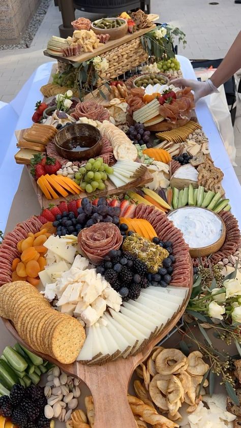 BonAppecheese’s Instagram post: “Always in our element doing what we love 💕 thank you to all of my supportive clients. I couldn’t have done this without you! 😘 .⁣ .⁣ .⁣ .⁣…” Table Appetizers For Party, Gender Reveal Food, Charcuterie Board Wedding, Fruit Buffet, Charcuterie Board Meats, Veggie Cups, Food Boards, Grazing Board, Party Food Buffet