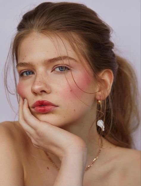 Latte Makeup Look, Latte Makeup, 얼굴 드로잉, Holiday Glam, Beauty Shoot, Poses References, Wedding Hair And Makeup, Portrait Inspiration, 인물 사진