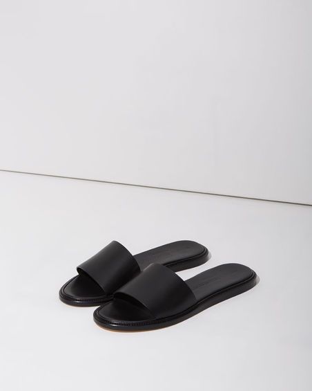 - Kasut Pengantin, Black Slides, Minimalist Shoes, Designer Flats, Trending Sandals, Common Projects, Aesthetic Shoes, Shoes Flats Sandals, Leather Slippers