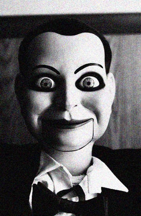 ¡Ourror, que no abra la boca! (muñeco de ventrílocuo). Halloween Ideias, Odd Pictures, Strange Dolls, Ventriloquist Doll, Ventriloquist Dummy, Creepy Vintage, Doll Halloween Costume, Darkness Falls, Scary Dolls