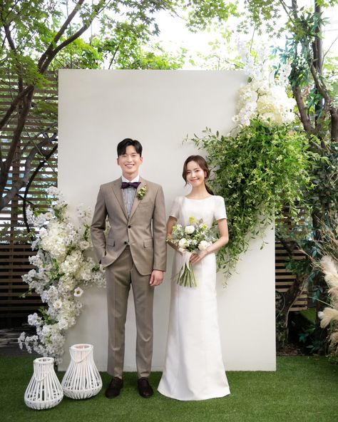 KOREAN WEDDING C-011 SPAZIO STUDIO : korea wedding pledge Wedding Korea, Photo Booth Backdrop Wedding, Minimal Wedding Dress, Pre Wedding Photoshoot Outfit, Korean Wedding Photography, Wedding Background Decoration, Wedding Photo Studio, Wedding Planning Decor, Wedding Backdrop Design