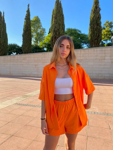 Short Naranja Outfit, Outfits Playa, Trendy Date Night Outfit, Date Night Outfit Ideas, Night Outfit Ideas, Bussines Women Lifestyle, Orange Fits, Summer Trends Outfits, Orange Outfit