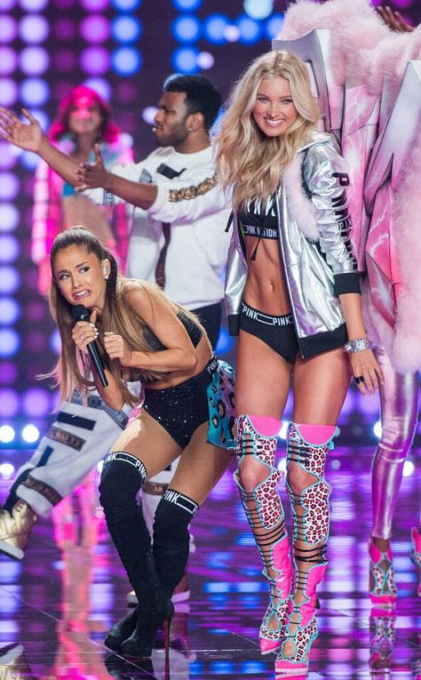 Vistoria Secret, Model Meme, Victoria Secret Angel Wings, Victoria Secret Show, Victoria Secret Model, Ariana Grande Outfits, Victoria Secret Models, Victoria Secret Outfits, Angel Outfit