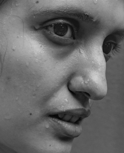 Grayscale Photo of a Sweaty Woman · Free Stock Photo Sweaty Face, 2023 Photoshoot, Storytelling Marketing, Face Sweating, Portrait Black And White, Artistic Portrait, Drawing Things, Close Up Portraits, Female Photographers