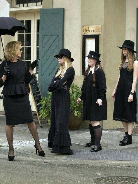 Coven Characters, Ahs Witches, Coven Fashion, Frances Conroy, Taissa Farmiga, Ahs Coven, Boho Witch, American Horror Story Coven, Sarah Paulson