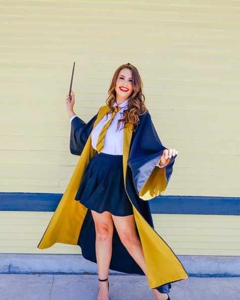 Hufflepuff Costume Ideas, Harry Potter Witch Costume, Diy Hufflepuff Costume, Hufflepuff Cosplay, Harry Potter Halloween Costumes Hufflepuff, Hufflepuff Halloween Costume, Hogwarts Uniform Hufflepuff, Hufflepuff Costume, Hogwarts Costume