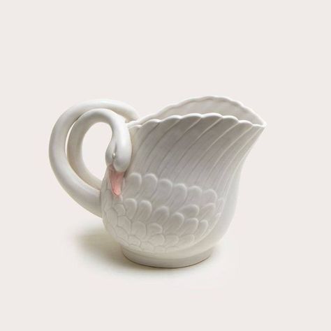 Swan Mug, Feminine Esthetics, Cafe Branding, Cement Diy, Form And Function, Winter Drinks, Pottery Crafts, Ceramics Pottery Art, Art Clay