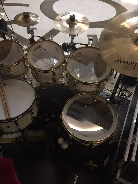 Safak Tahtaci's Reference Series in a White Marine Pearl finish with gold hardware. Pearl Reference, Princess Protection Program, Lemonade Mouth, Russel Hobbs, Camp Rock, Waverly Place, The Drums, Love Band, Gwen Stacy