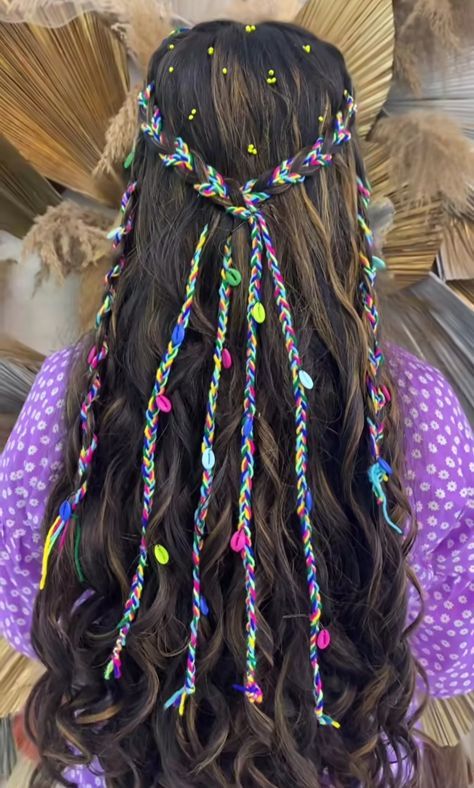 Hairstyle For Dandiya, Garba Night Hairstyle, Navratri Hairstyle Ideas, Garba Hairstyles Open Hair, Hairstyle For Chaniya Choli, Navratri Thread Hairstyles, Hairstyles For Dandiya Night, Dandiya Hairstyle, Hairstyles For Garba Night