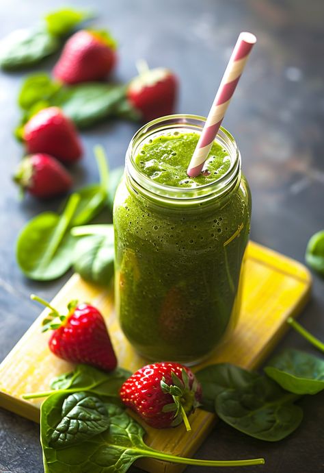 Learn How to Cook Spinach Smoothie Recipe For Free | Recipes You'll Love, Made Easy! Quick Nutritious Breakfast, Cook Spinach, Trendy Recipes, Smoothie For Breakfast, Spinach Smoothie Recipes, Different Fruits And Vegetables, Smoothie Recipes Strawberry, Healthy Afternoon Snacks, Sweet Smoothies